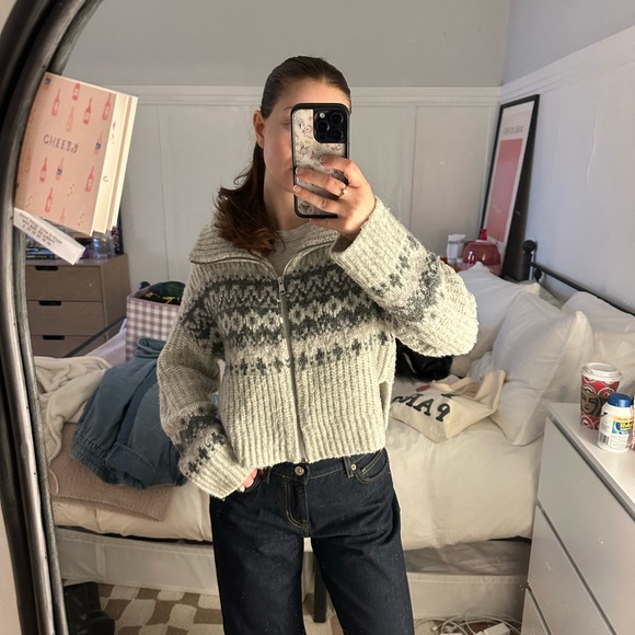 Abercrombie sweater - Picture 4 of 4